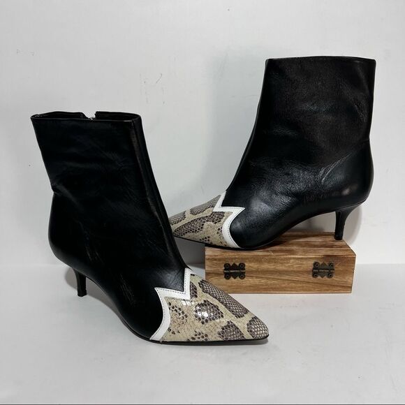 RAYE • Savvy Bootie in Black - Picture 8 of 12